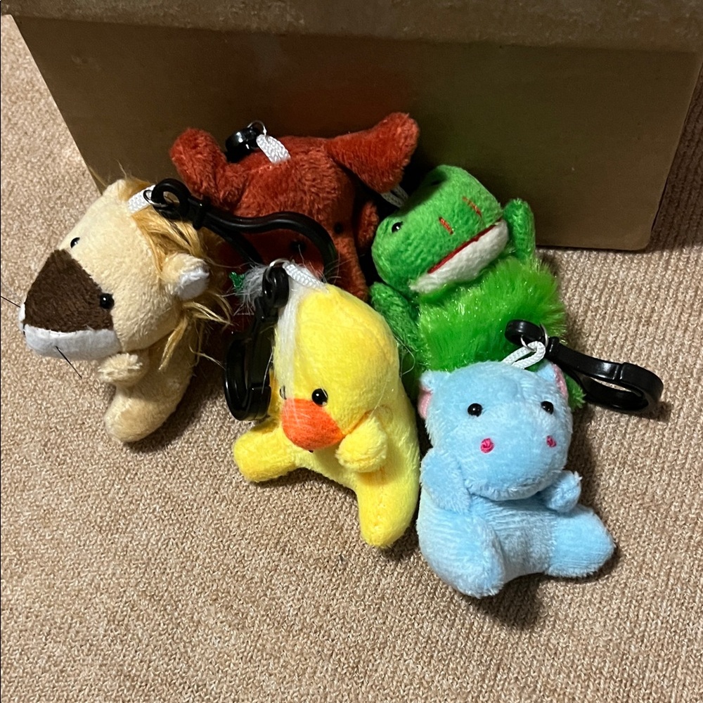 Plush Animal Keychain Collection - Picture 4 of 6